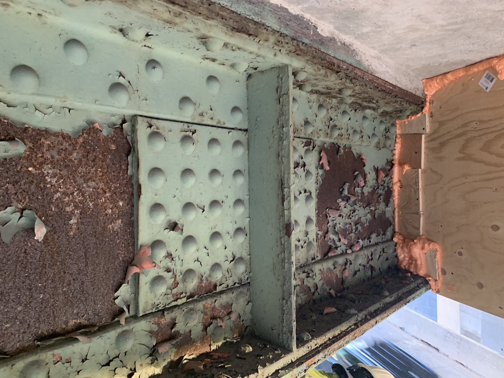 Coating deterioration on the inspected steel connection
